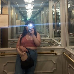 Meet your Posher, Laura